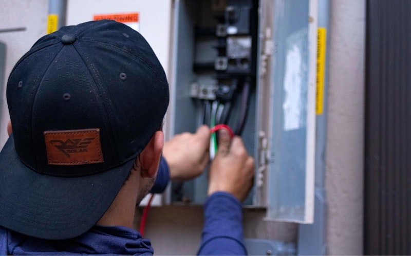 Installateur aan het werk